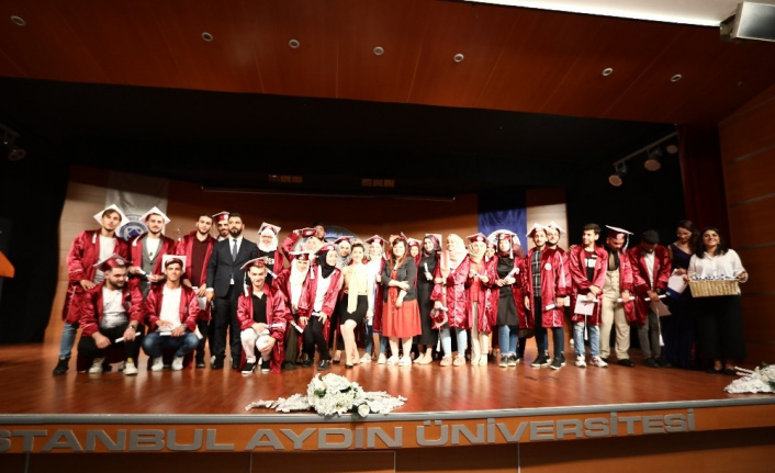 Türkçe öğrenen 740 öğrenci sertifikalarını aldı