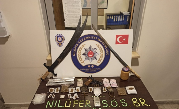 Bursa’da 2 kılıç ve yüklü miktarda uyuşturucu ele geçirildi