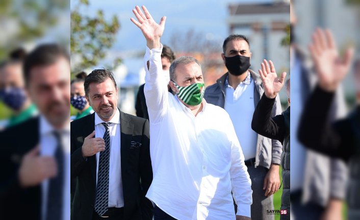 Bursaspor Başkanı Erkan Kamat takımı uğurladı