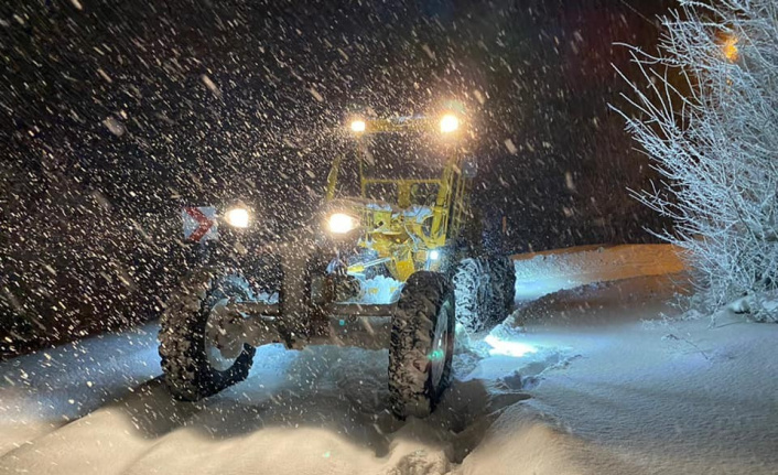 Karla kaplı Yenişehir’deki köy yolları ulaşıma açıldı
