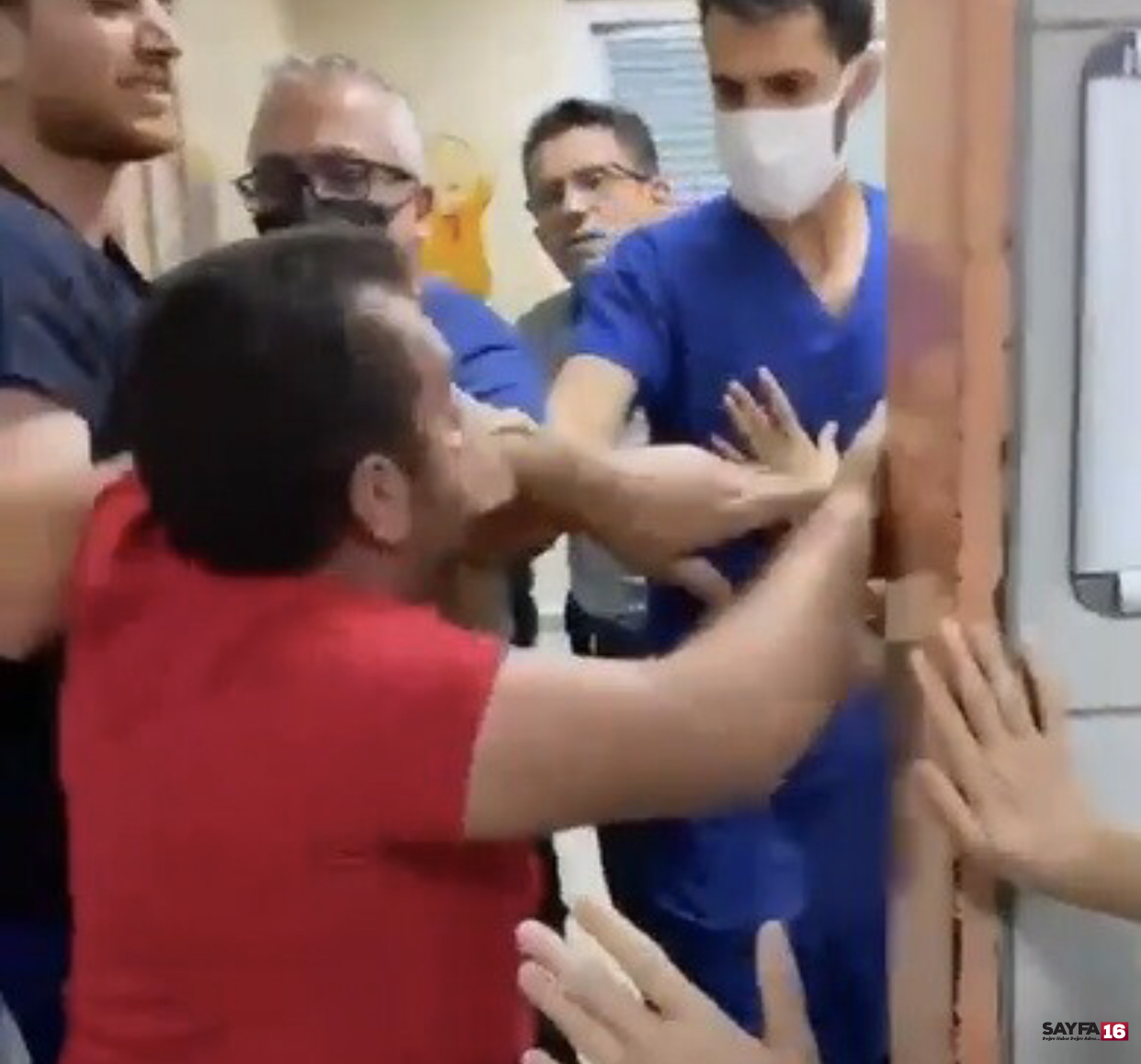 Bursa'da hasta yakını doktora saldırdı