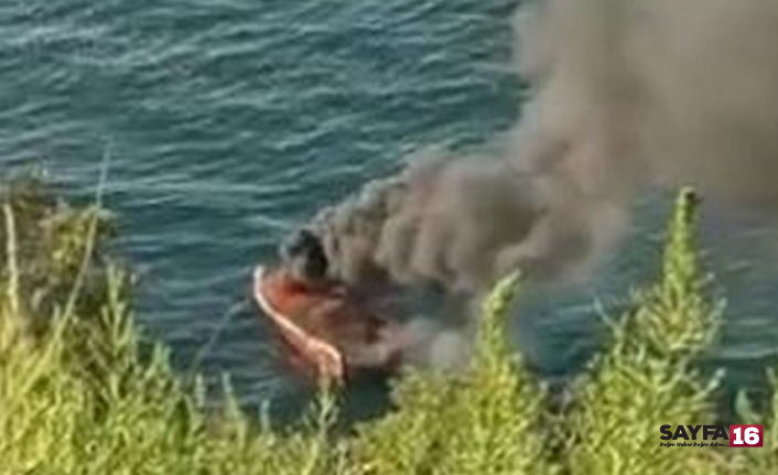 Balık tutmak isteyen baba oğul yanan tekneden son anda kurtuldu