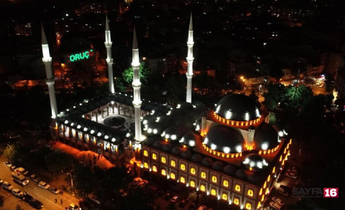 Bursa'da Ulucami başta olmak üzere tüm camiler dolup taştı