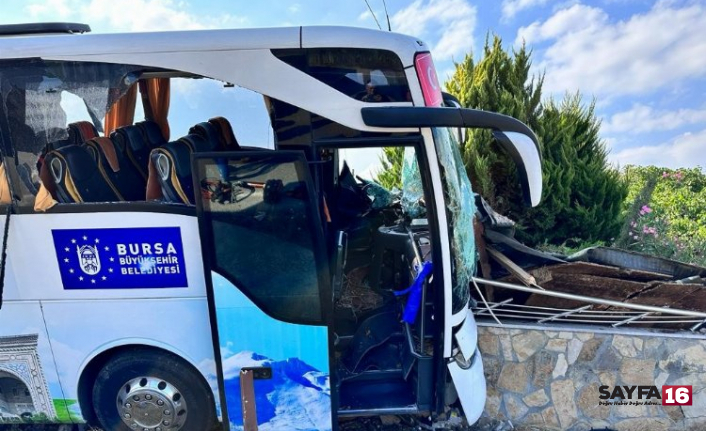 Bursa'dan Gelibolu'ya giden kültür turu otobüsü kaza yaptı: 1 ölü, 8 yaralı