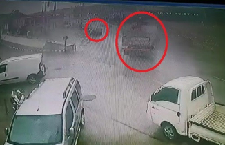 Bursa'da kaza! Kayan tır minibüse böyle çarptı