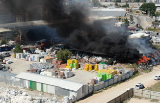 Bursa'da geri dönüşüm tesisinde korkutan yangın
