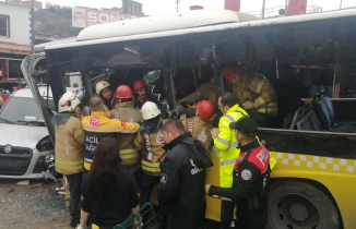 İstanbul'daki feci tramvay kazası kameraya yansıdı