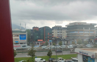 Bursa'da beklenen yağmur başladı...
