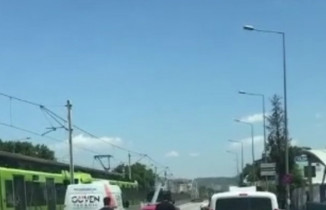 Bursa’da kaçan boğalar trafiği kilitledi