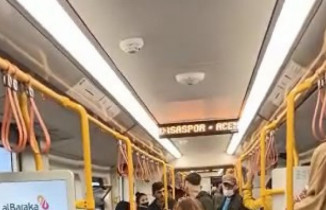 Bursa’da metroda maske takmayan gençleri uyaran yaşlı kadına hakaret